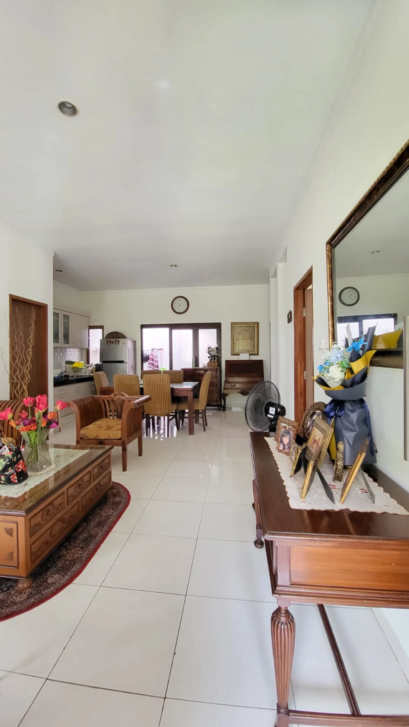 Dijual Rumah Siap Huni  di Emerald Garden Sektor 9